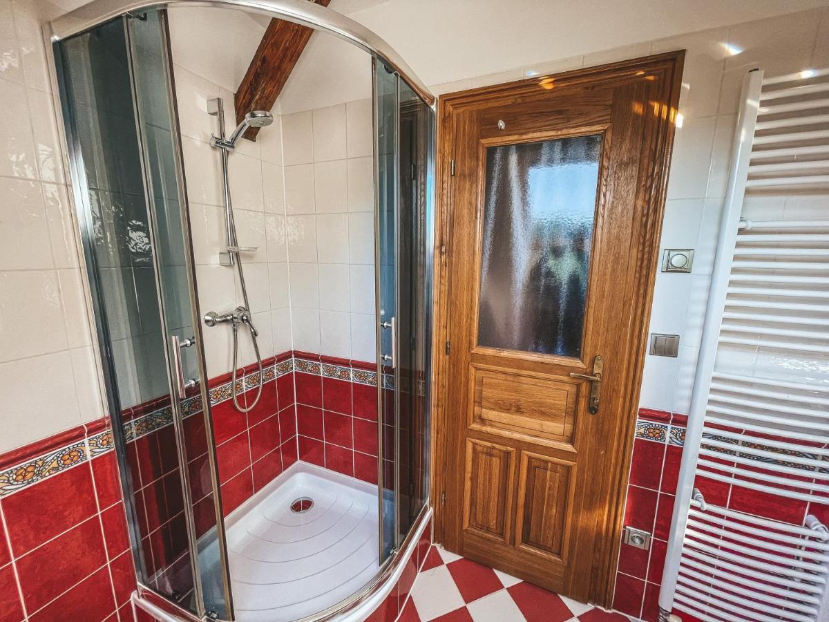Villa Emausy Лугачовице Экстерьер фото